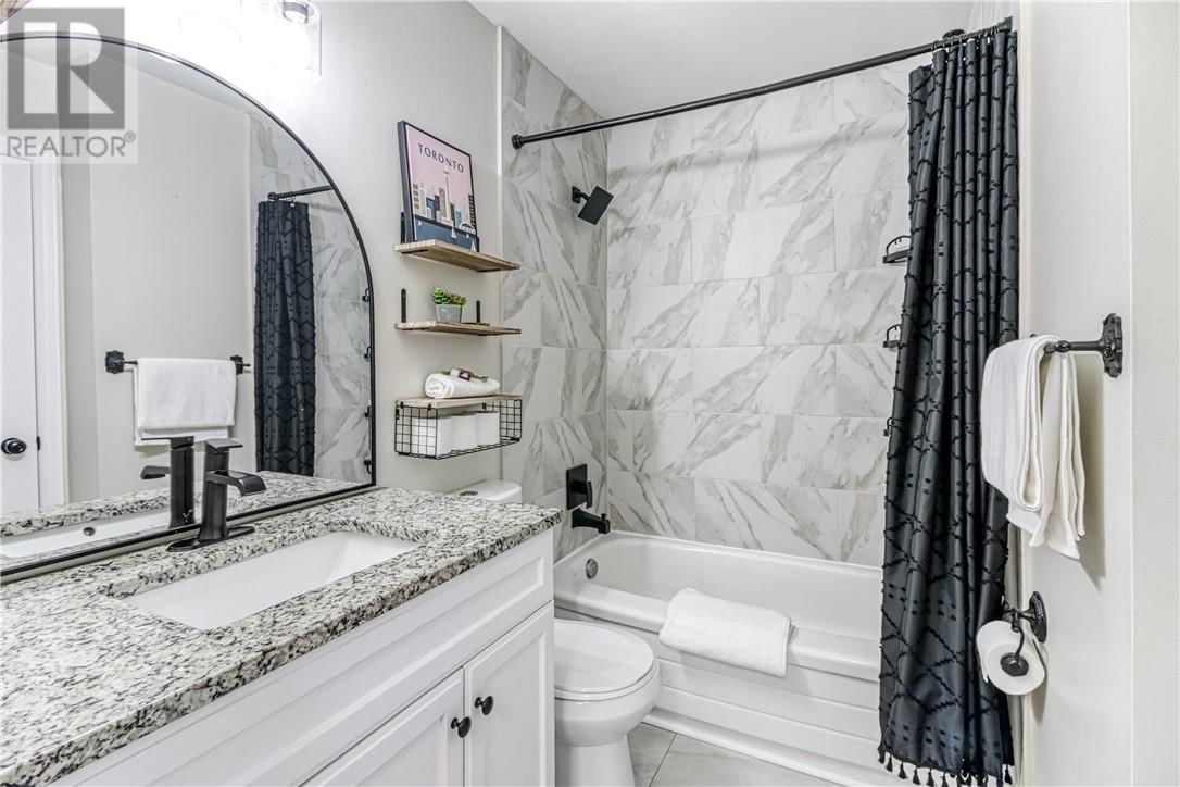 989 ARTHUR STREET Image 14