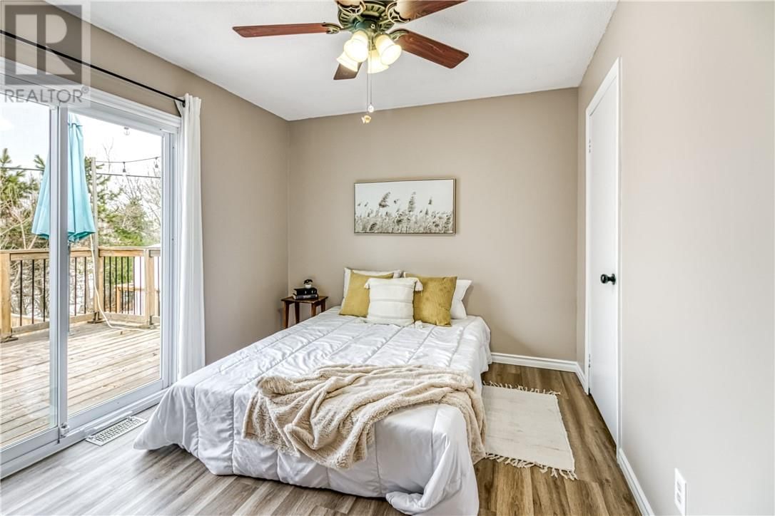 989 ARTHUR STREET Image 15