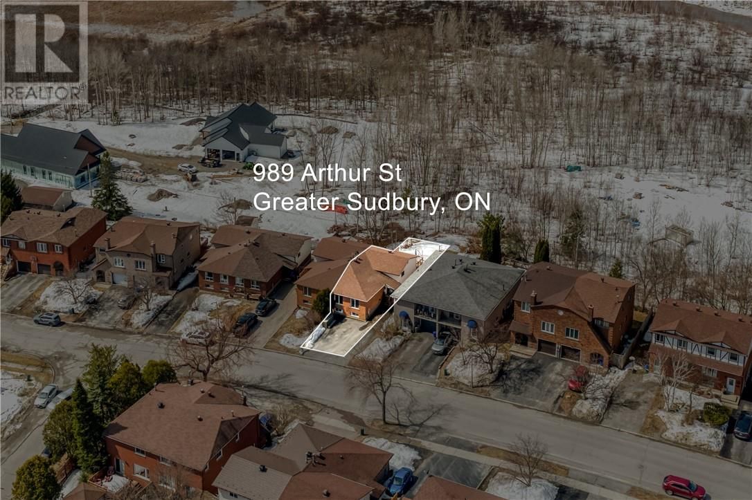 989 ARTHUR STREET Image 2