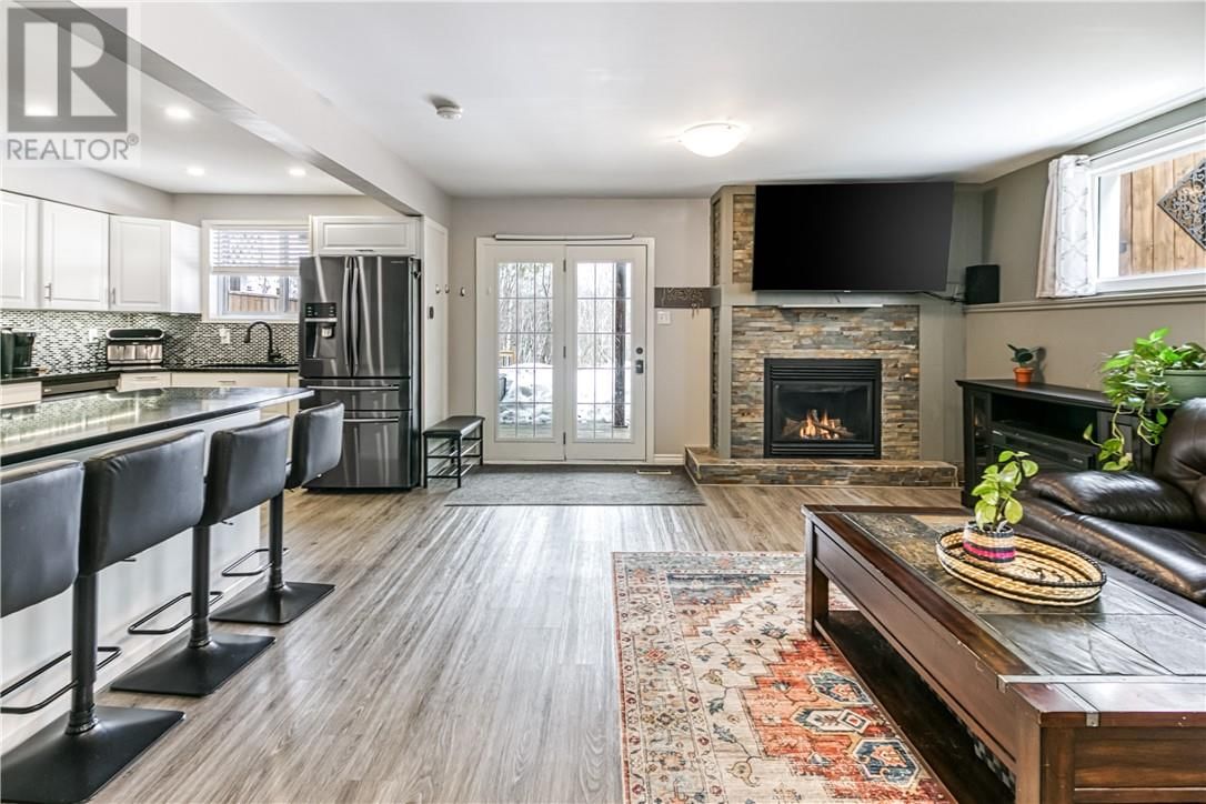 989 ARTHUR STREET Image 20