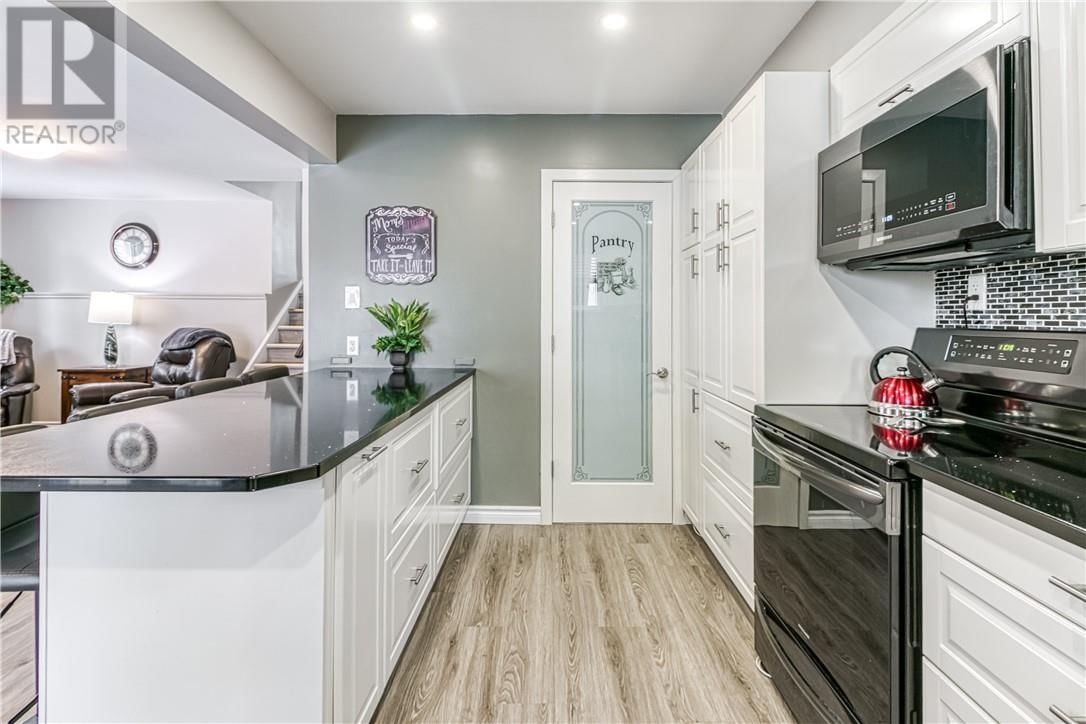 989 ARTHUR STREET Image 22