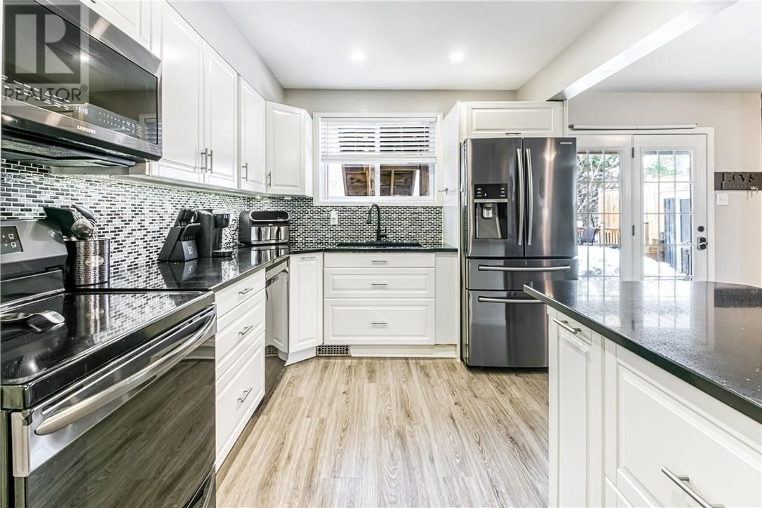 989 ARTHUR STREET Image 23