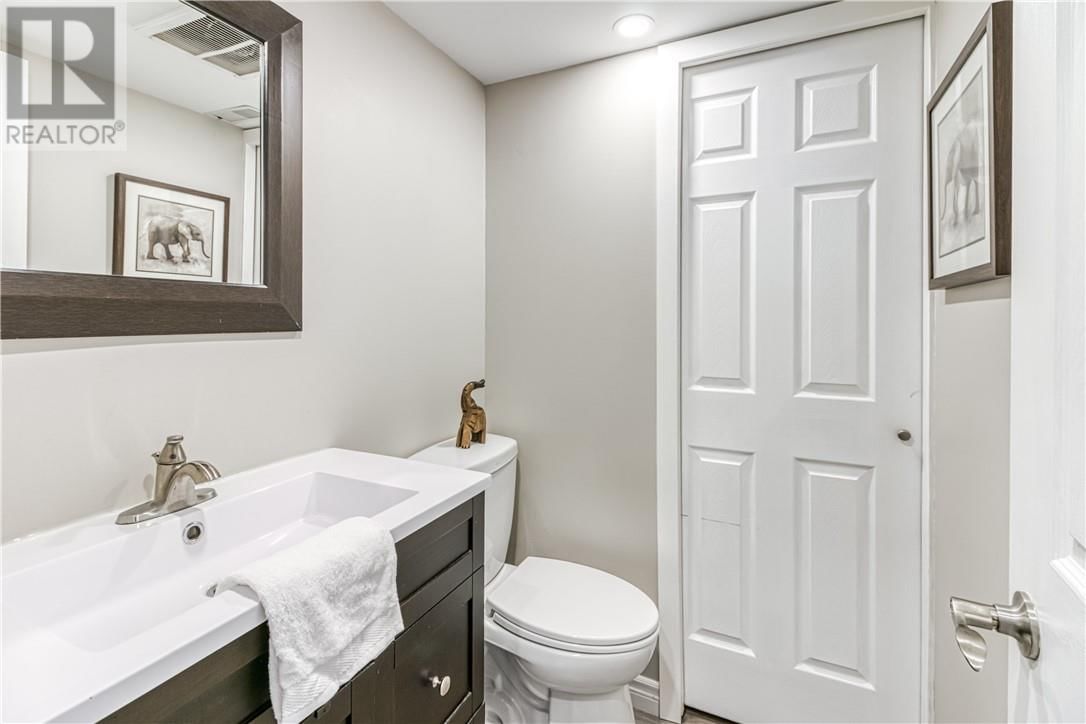 989 ARTHUR STREET Image 24