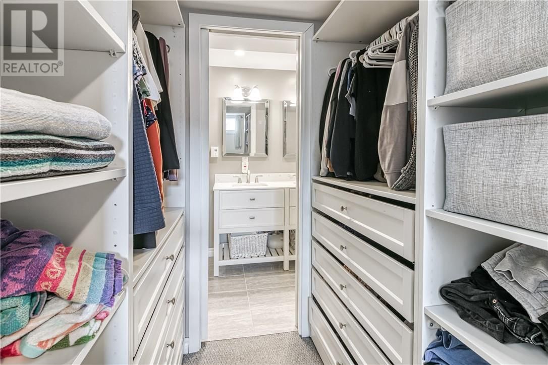 989 ARTHUR STREET Image 27