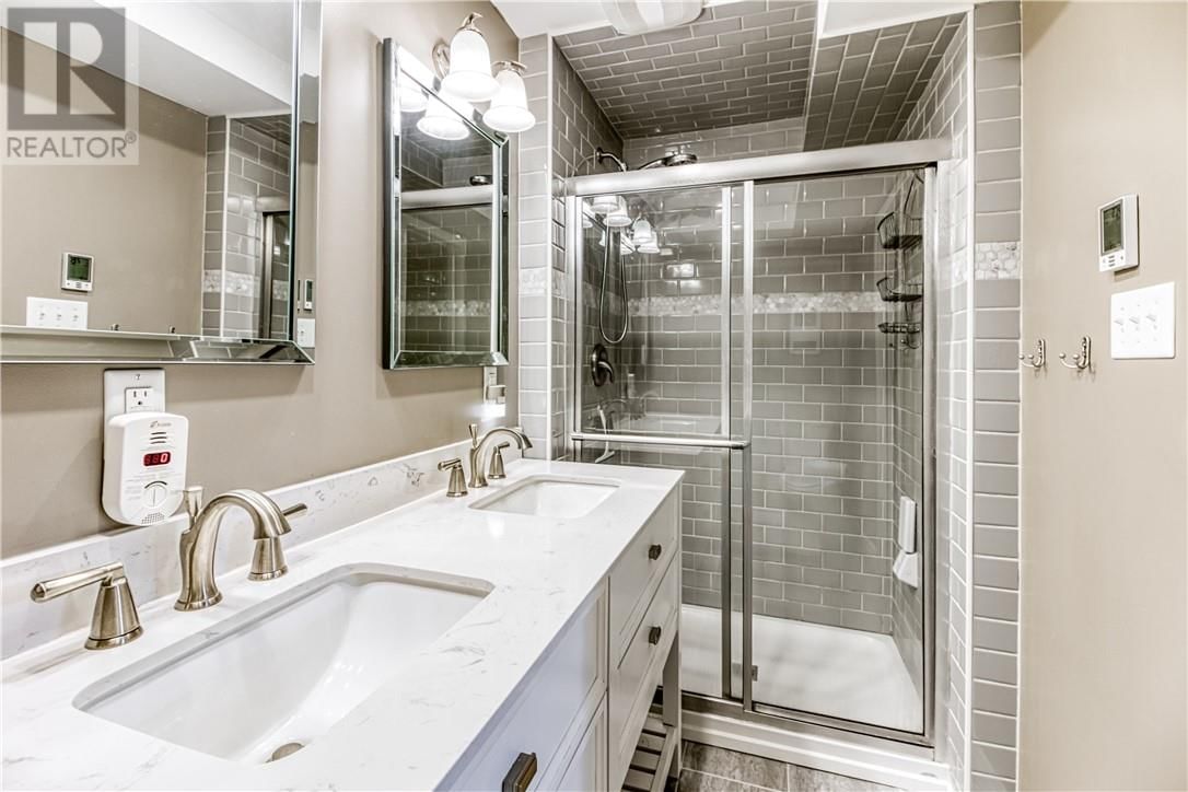 989 ARTHUR STREET Image 29