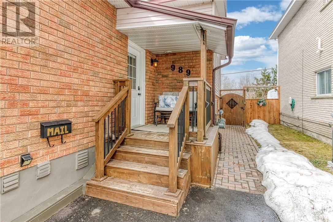 989 ARTHUR STREET Image 3