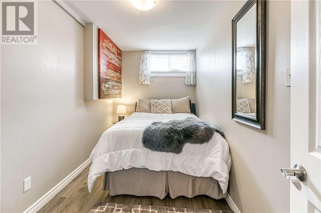 989 ARTHUR STREET Image 30