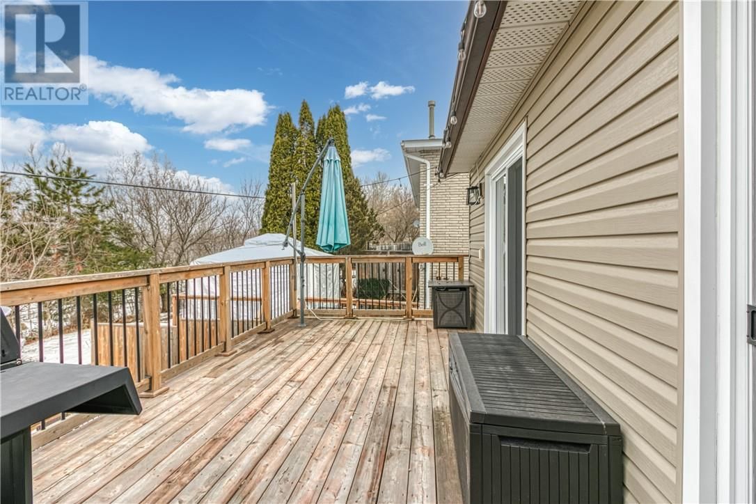 989 ARTHUR STREET Image 34