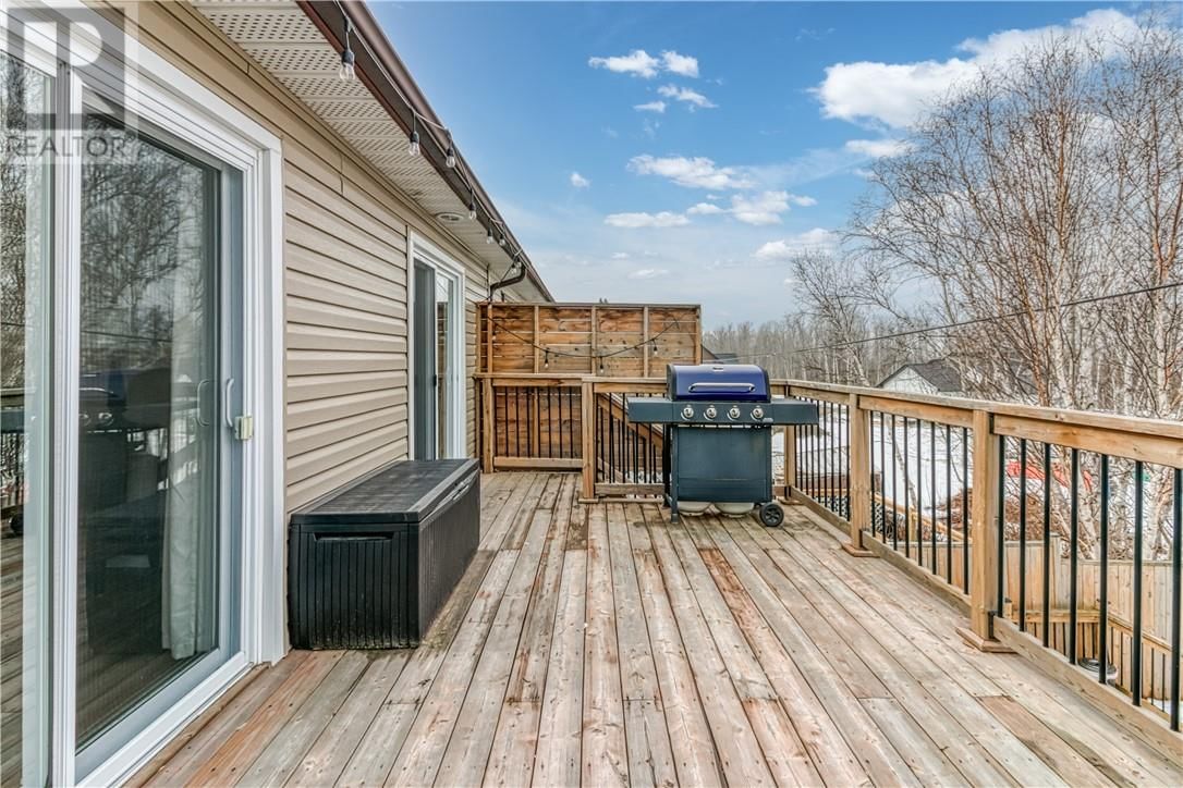 989 ARTHUR STREET Image 35