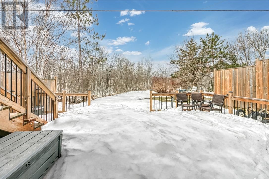 989 ARTHUR STREET Image 37