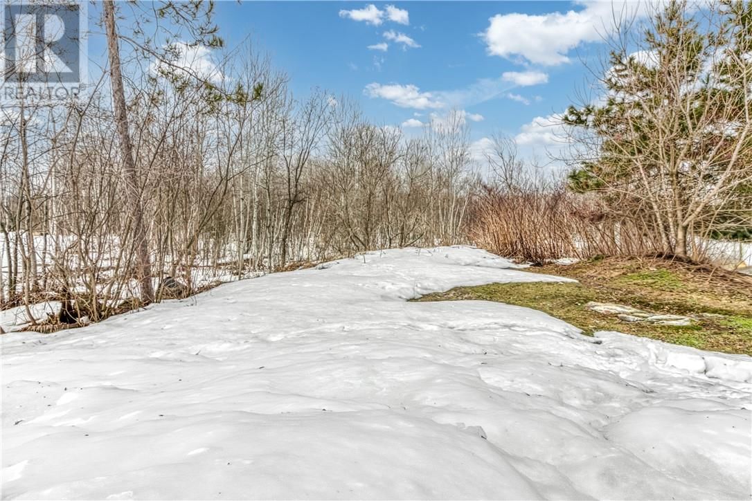 989 ARTHUR STREET Image 38