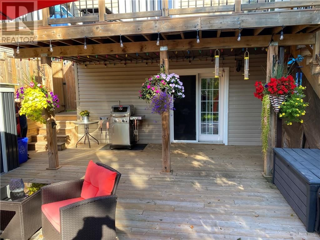 989 ARTHUR STREET Image 41