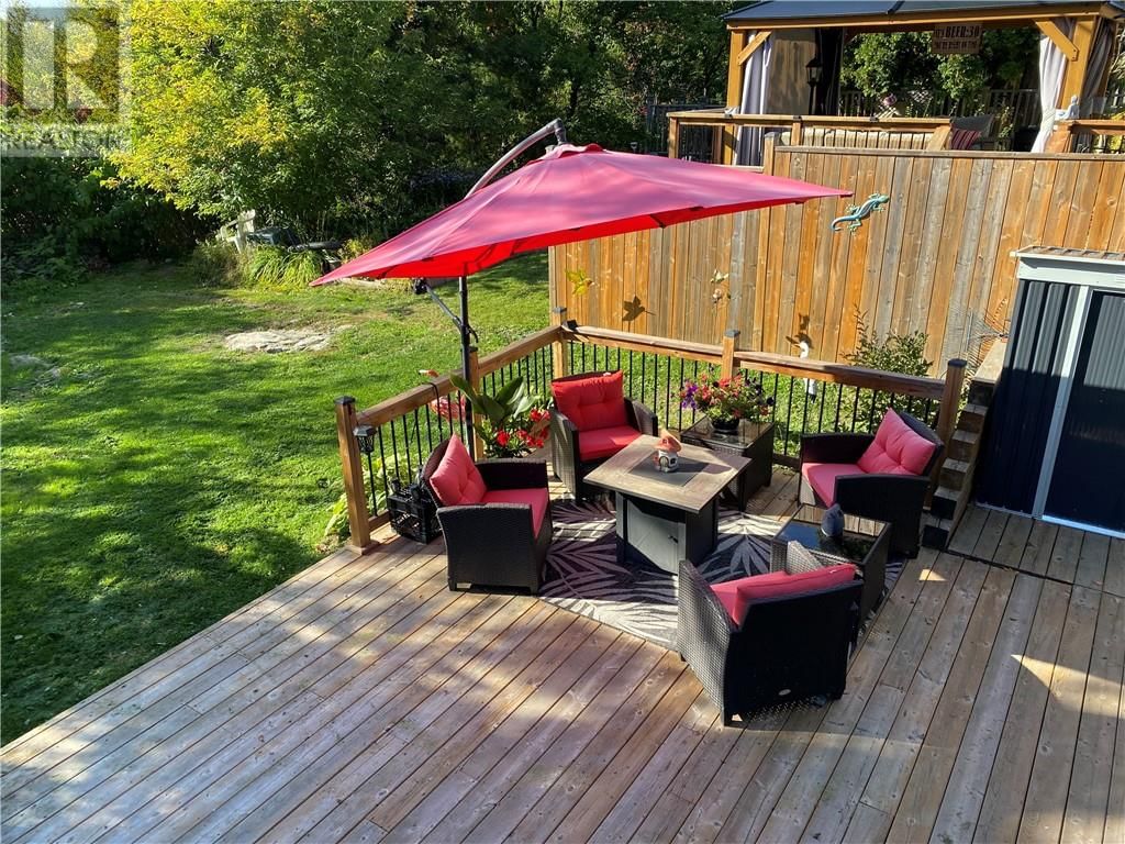 989 ARTHUR STREET Image 42