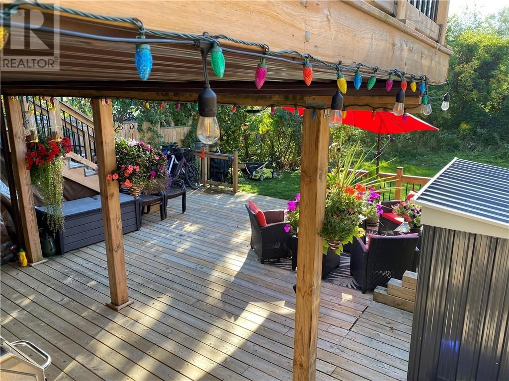 989 ARTHUR STREET Image 45