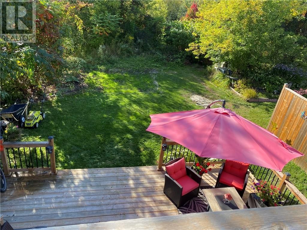 989 ARTHUR STREET Image 46