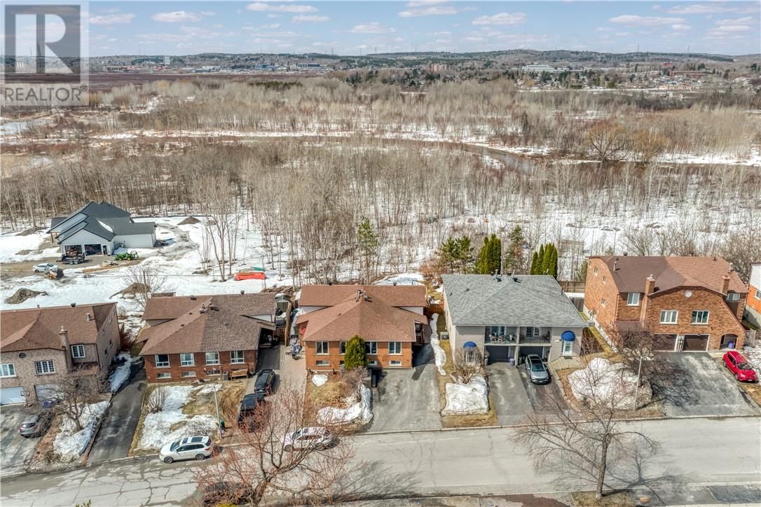 989 ARTHUR STREET Image 47