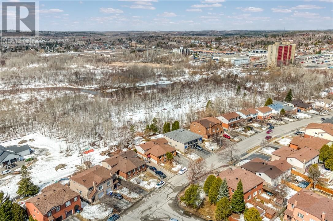 989 ARTHUR STREET Image 52