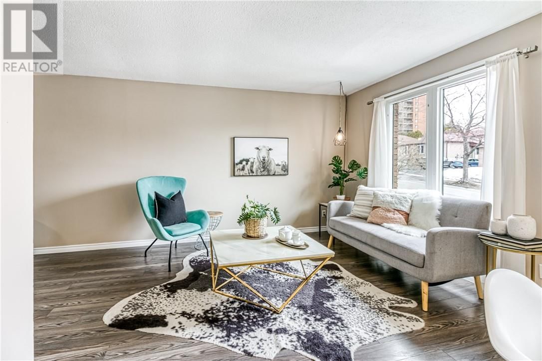 989 ARTHUR STREET Image 7