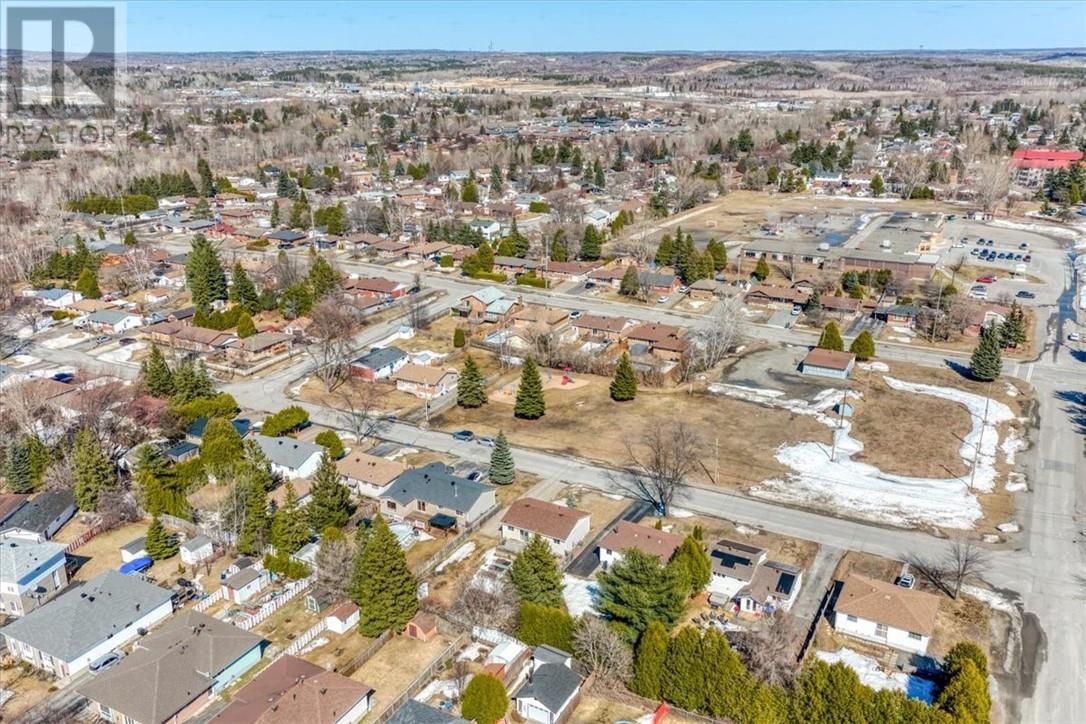 1305 ROSE MARIE AVENUE Image 43