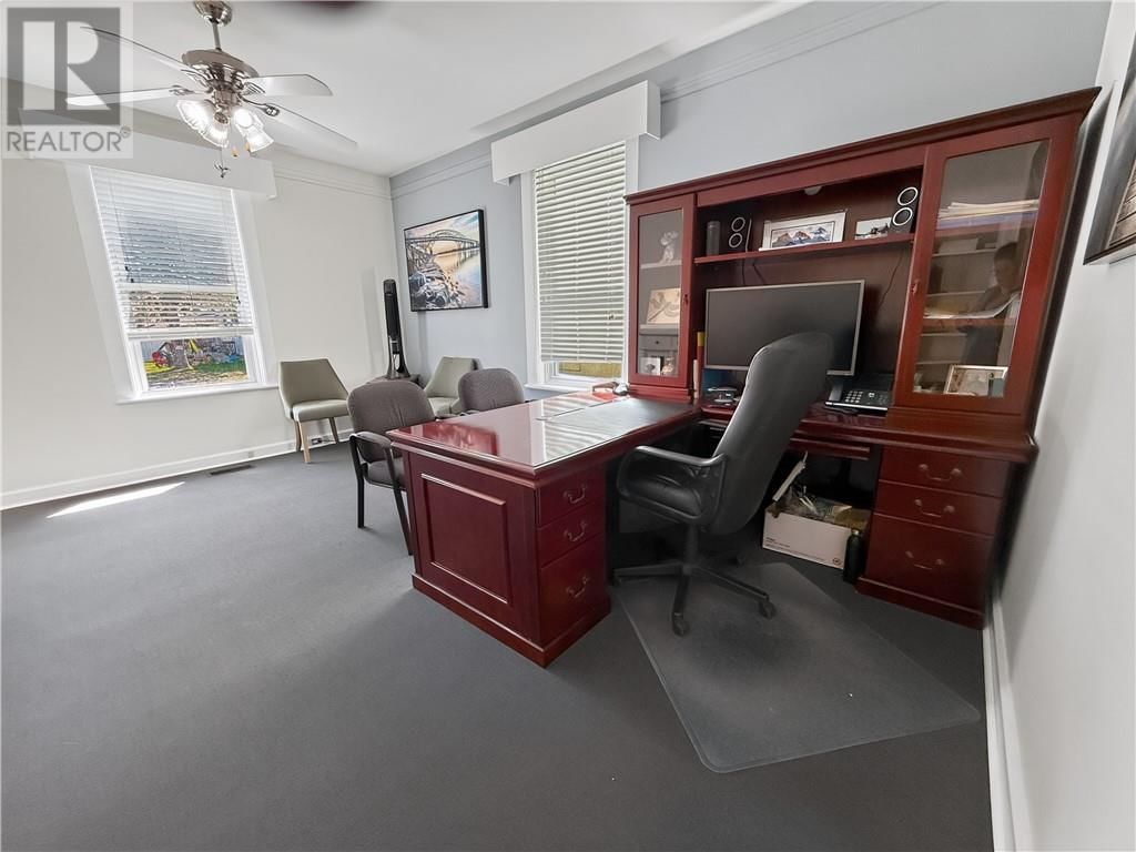 4 ELEANOR STREET Image 11