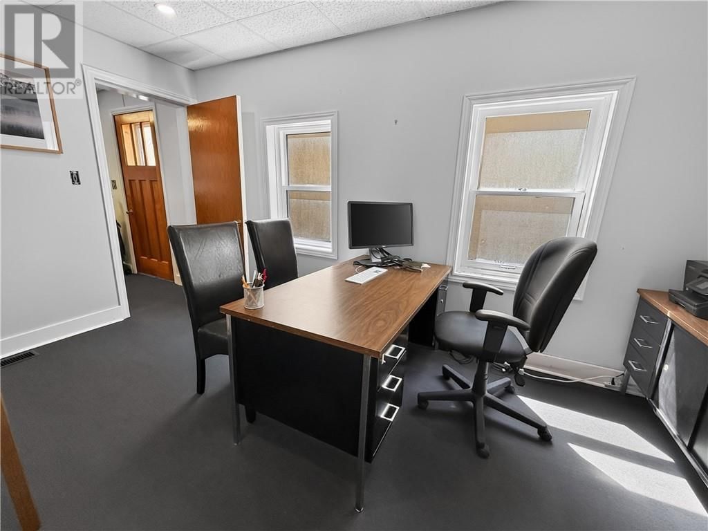 4 ELEANOR STREET Image 12
