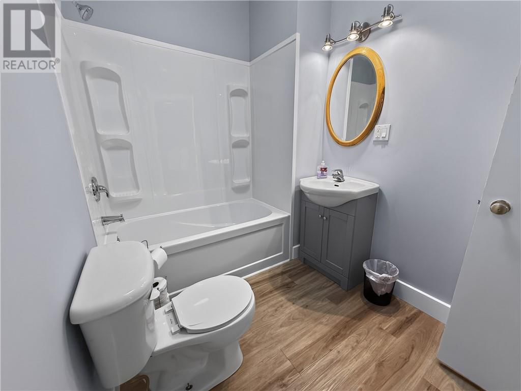 4 ELEANOR STREET Image 17