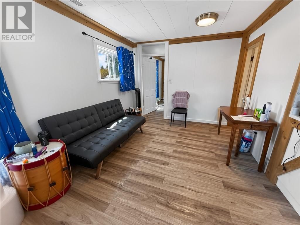 4 ELEANOR STREET Image 22