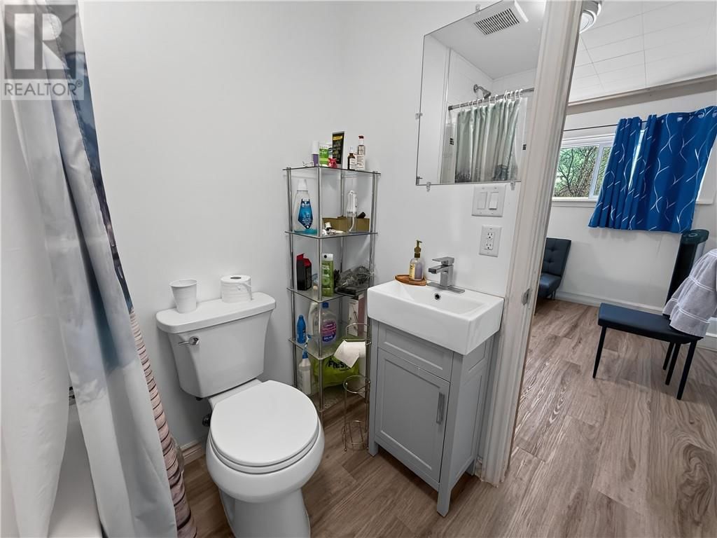 4 ELEANOR STREET Image 26