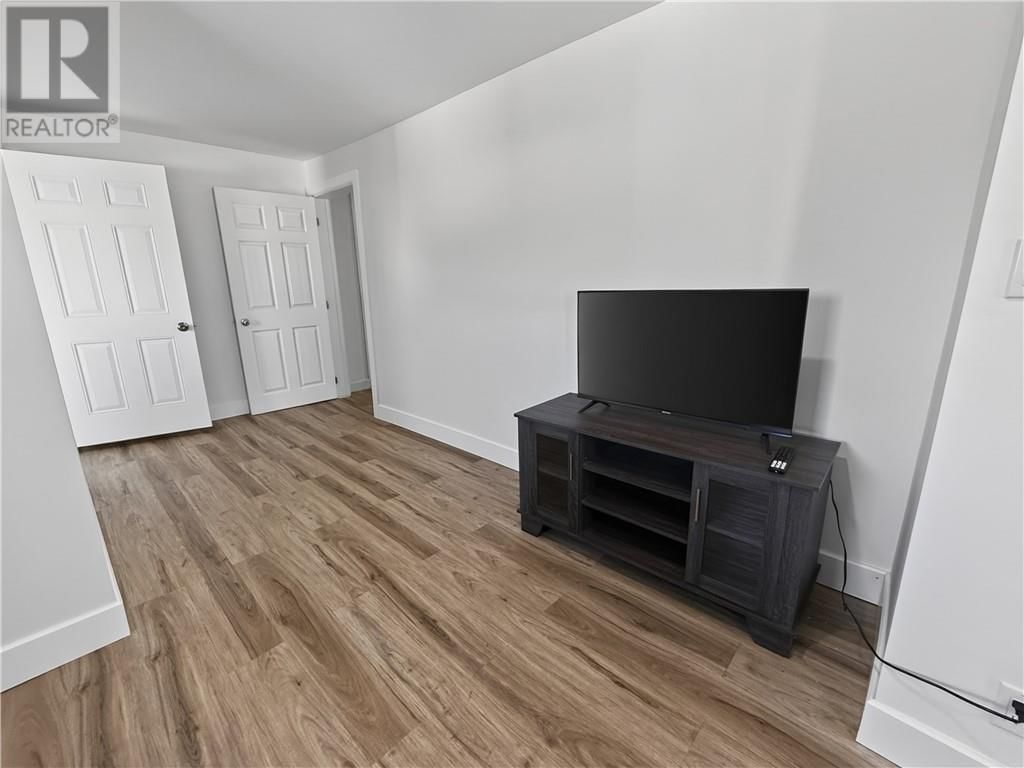 4 ELEANOR STREET Image 27