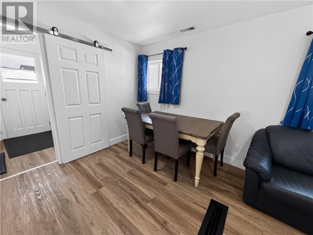 4 ELEANOR STREET Image 28