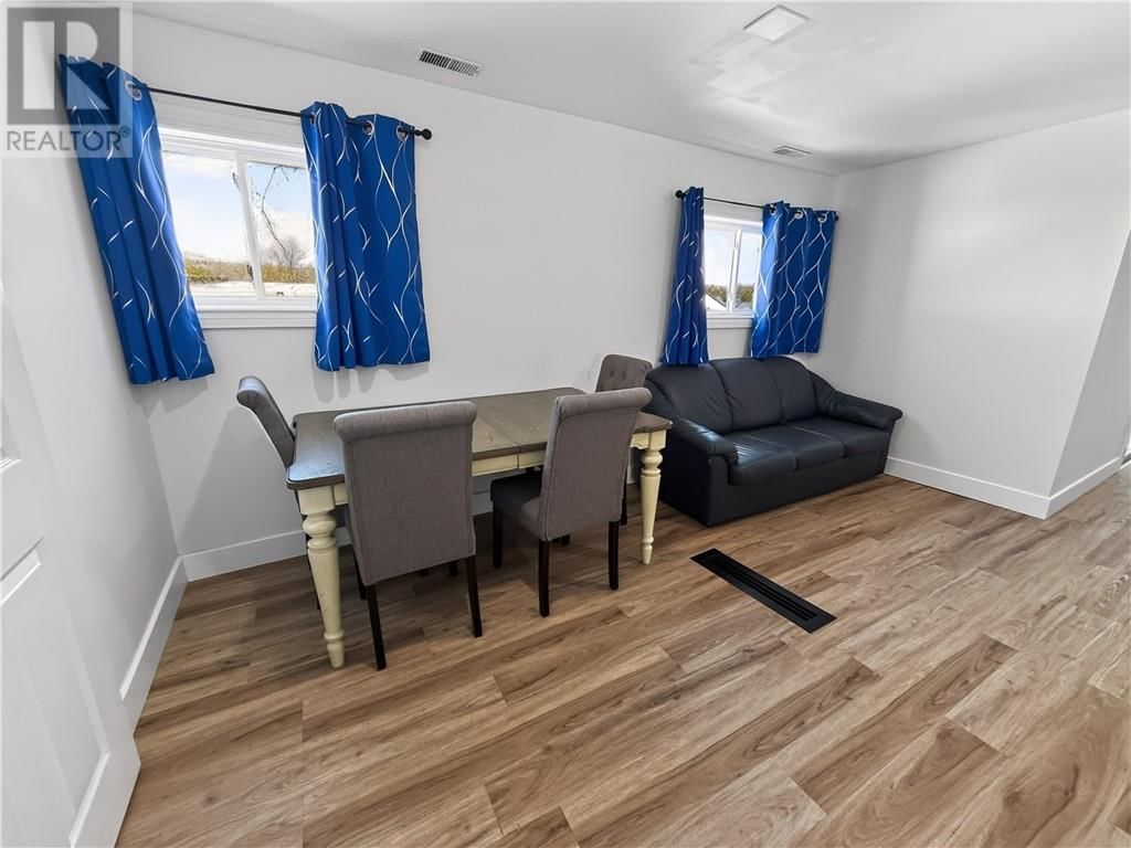 4 ELEANOR STREET Image 29
