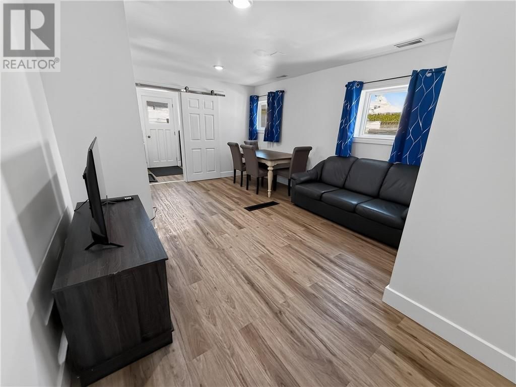 4 ELEANOR STREET Image 30