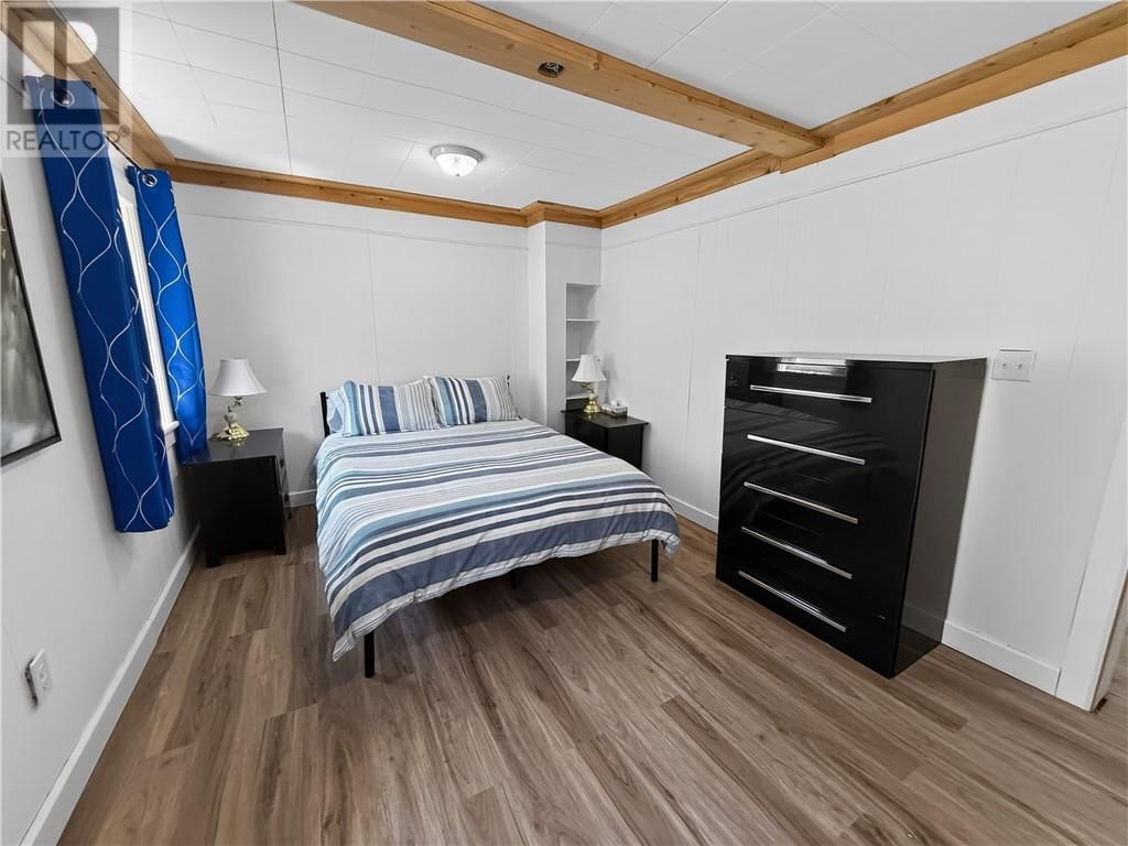 4 ELEANOR STREET Image 32