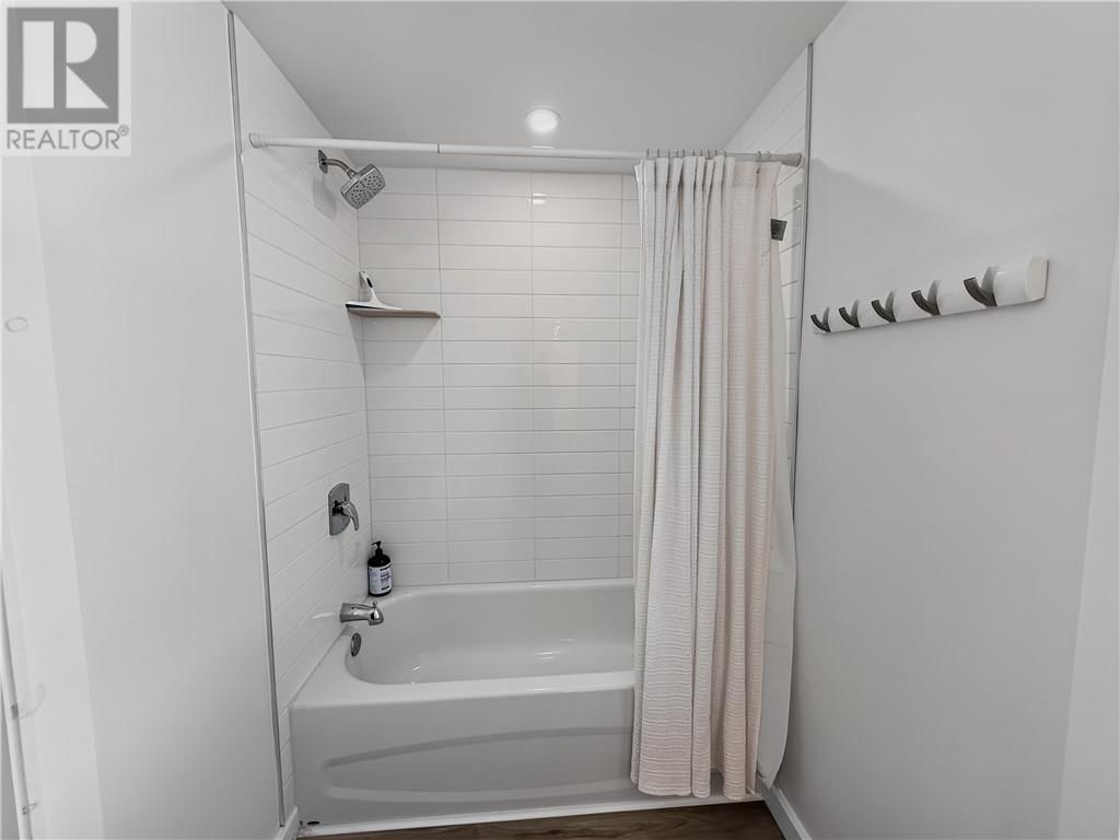 4 ELEANOR STREET Image 36