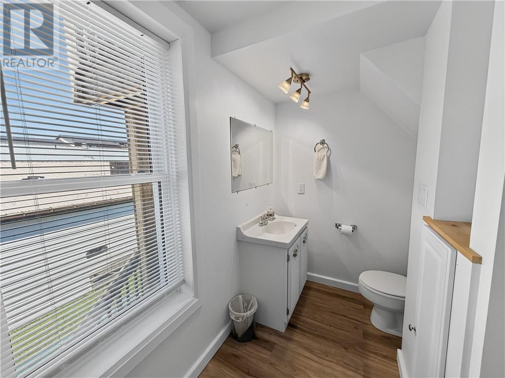 4 ELEANOR STREET Image 37