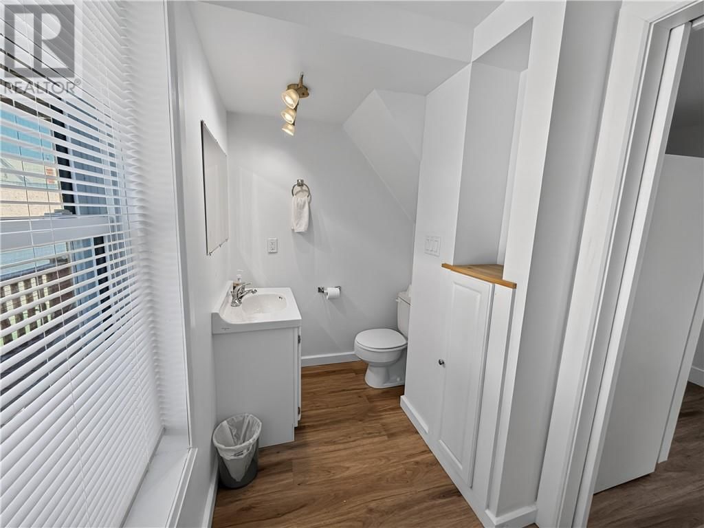 4 ELEANOR STREET Image 38