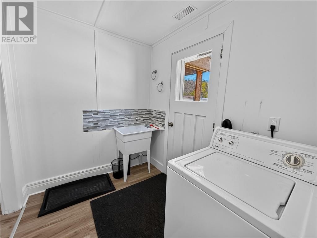 4 ELEANOR STREET Image 40