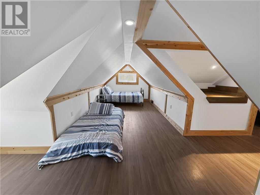 4 ELEANOR STREET Image 43