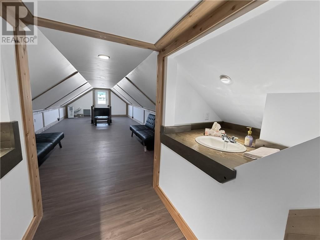 4 ELEANOR STREET Image 45