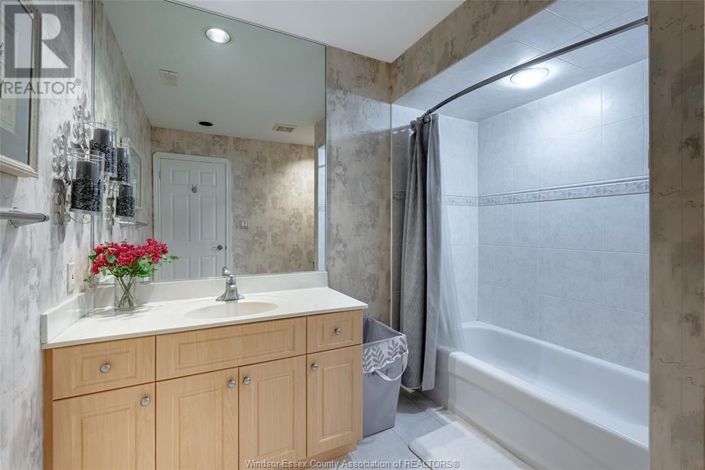 320 SHOREVIEW CIRCLE Image 32