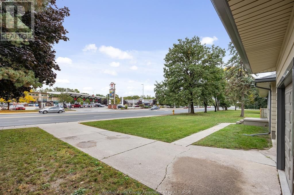 3945-85 DOUGALL AVENUE Image 13