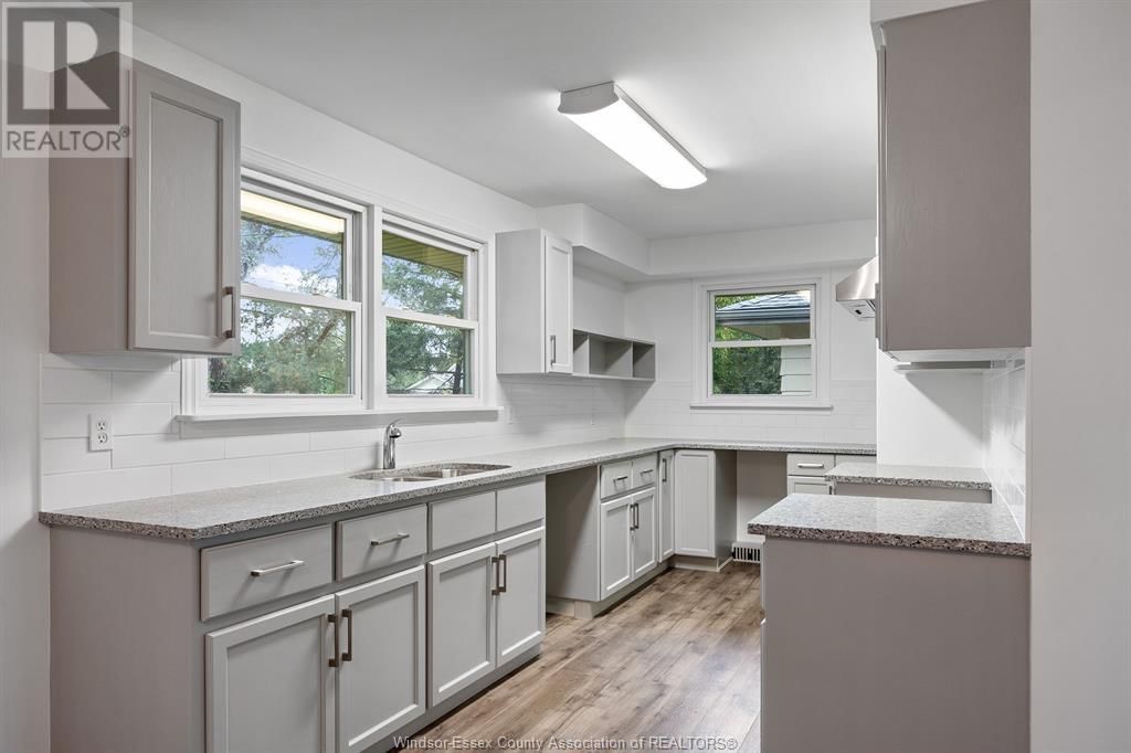 3945-85 DOUGALL AVENUE Image 20