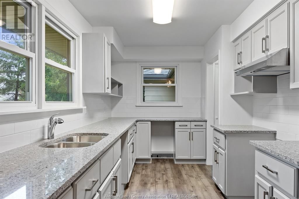 3945-85 DOUGALL AVENUE Image 21