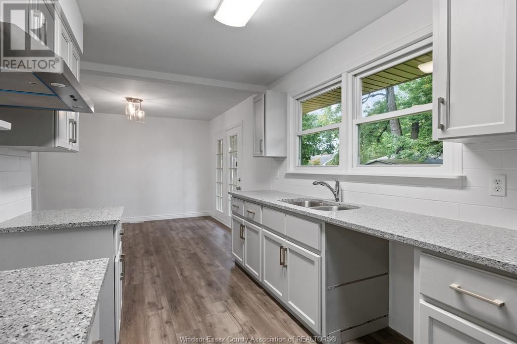 3945-85 DOUGALL AVENUE Image 25