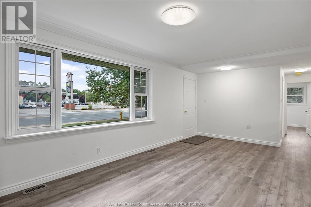 3945-85 DOUGALL AVENUE Image 28