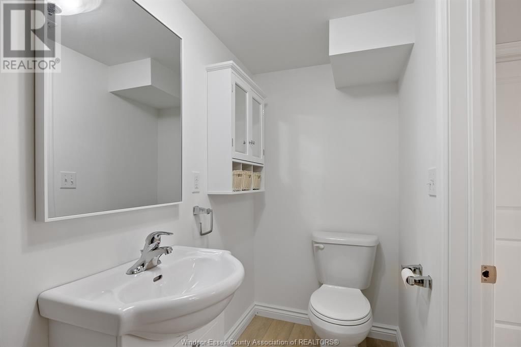 3945-85 DOUGALL AVENUE Image 31