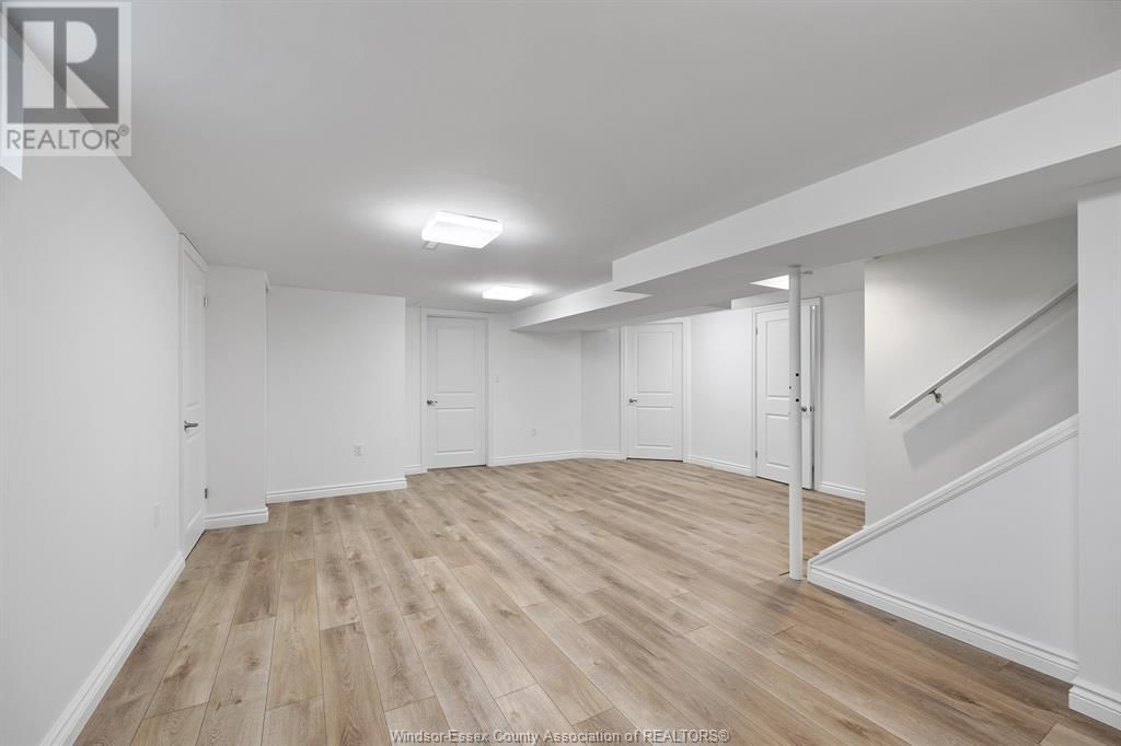 3945-85 DOUGALL AVENUE Image 32