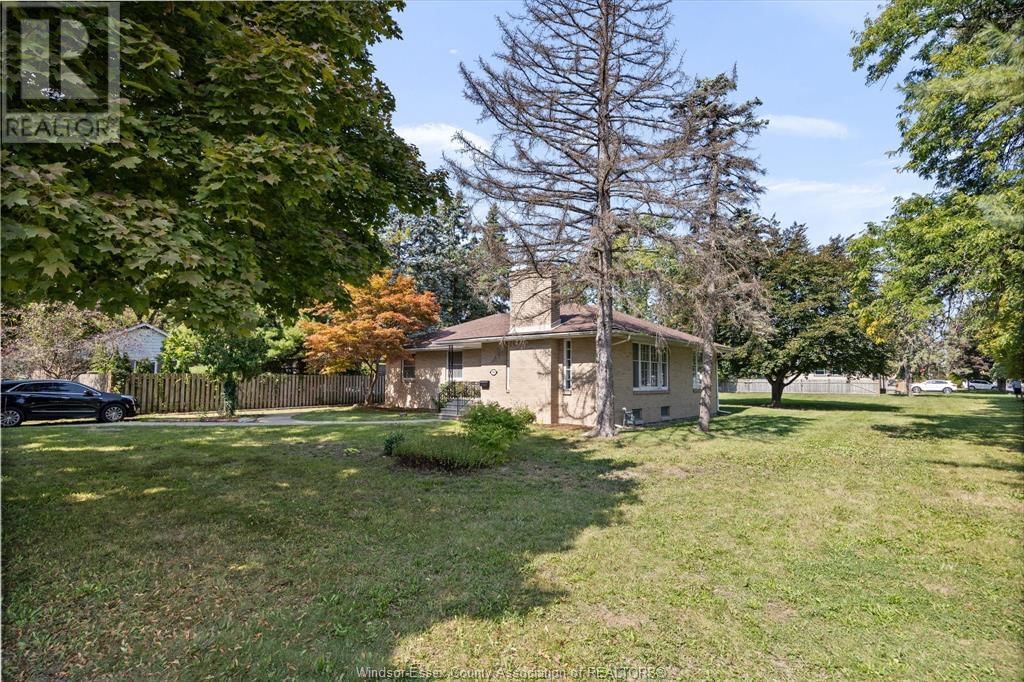 3945-85 DOUGALL AVENUE Image 38