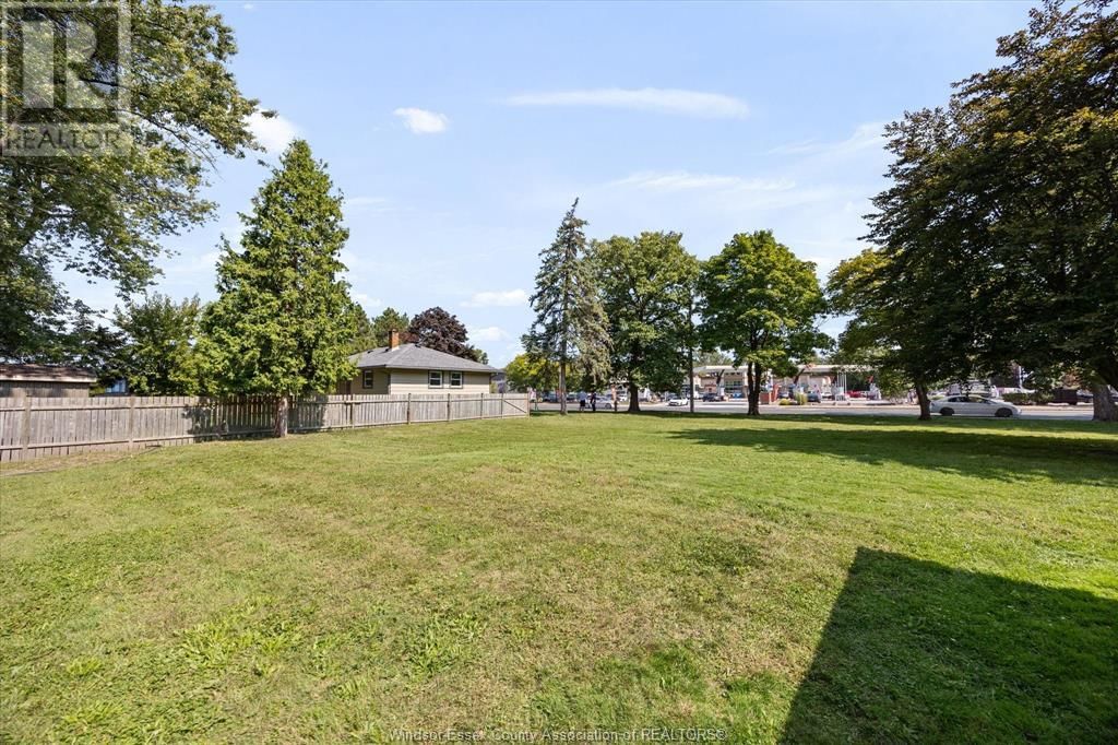 3945-85 DOUGALL AVENUE Image 39