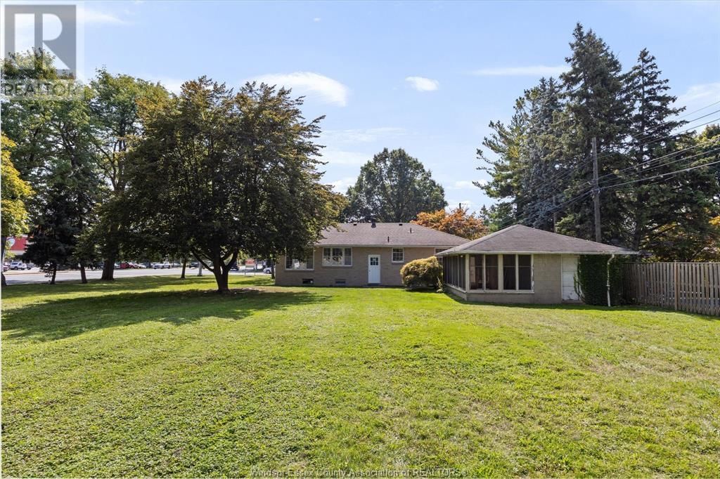 3945-85 DOUGALL AVENUE Image 40